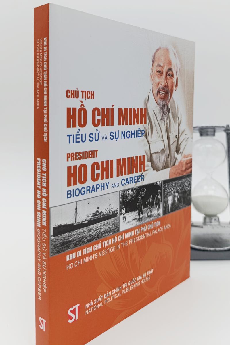 Chủ tịch Hồ Chí Minh - Tiểu sử và sự nghiệp President Ho Chi Minh - Biography and Career (Song ngữ Việt - Anh)