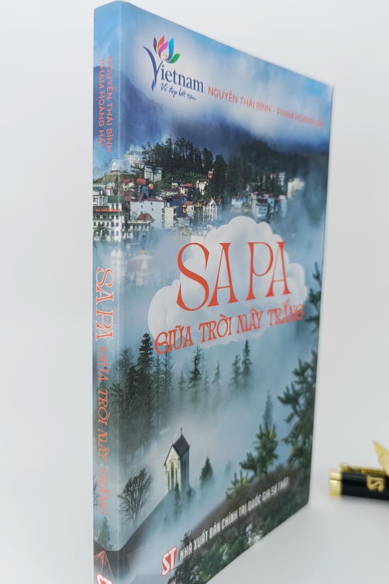 Sa Pa giữa trời mây trắng