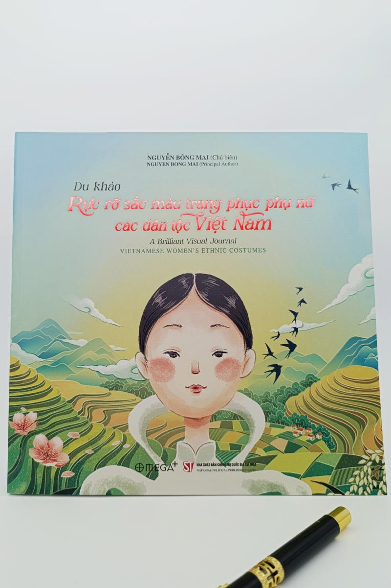 Du khảo: Rực rỡ sắc màu trang phục phụ nữ các dân tộc Việt Nam (Song ngữ Việt - Anh)