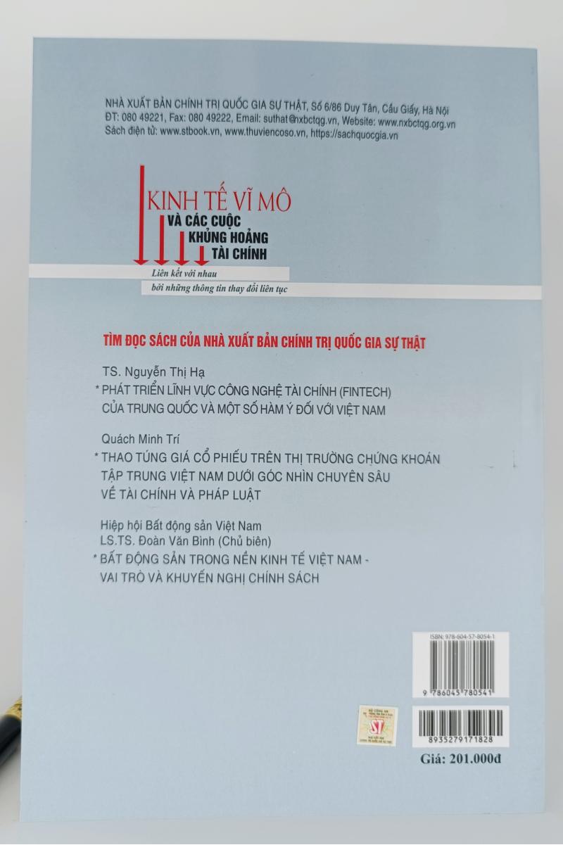 Kinh tế vĩ mô và các cuộc khủng hoảng tài chính: Liên kết với nhau bởi những thông tin thay đổi liên tục