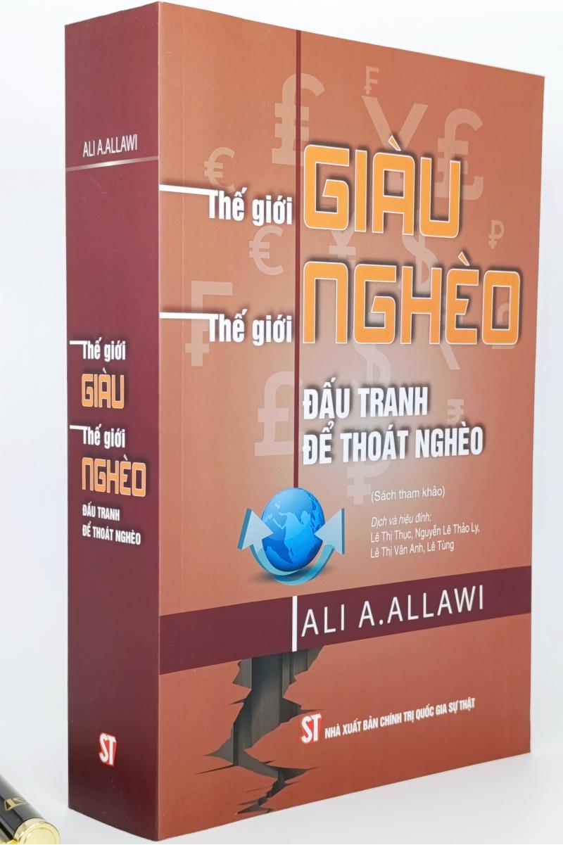 Thế giới giàu, thế giới nghèo - Đấu tranh để thoát nghèo (Sách tham khảo)