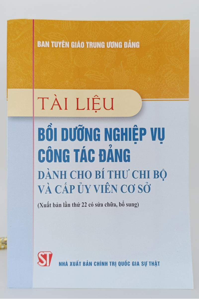 Tài liệu bồi dưỡng nghiệp vụ công tác đảng dành cho bí thư chi bộ và cấp ủy viên cơ sở (Xuất bản lần thứ 22 có sửa chữa, bổ sung)