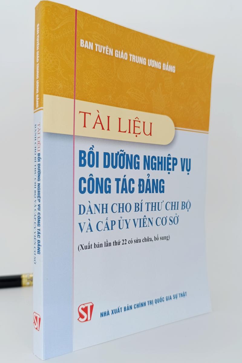 Tài liệu bồi dưỡng nghiệp vụ công tác đảng dành cho bí thư chi bộ và cấp ủy viên cơ sở (Xuất bản lần thứ 22 có sửa chữa, bổ sung)